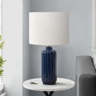 Monarch Specialties - Luminaire - 23 po H Lampe De Table - Céramique Bleue - Abat-Jour Ivoire / Crème - Contemporain - Moderne-L'interrupteur pratique à bouton rotatif marche/arrêt fonctionne avec une ampoule standard de 100 W (non incluse), pour éclairer et illuminer un salon, une chambre à coucher ou un bureau dans une ambiance accueillante