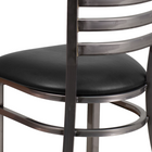 Chaise de restaurant de la série HERCULES en métal à enduit lustré avec dossier échelle transparent - siège en vinyle noir-Barre d'appui courbée