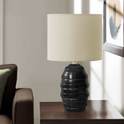Monarch Specialties - Luminaire - 17 po H Lampe De Table - Céramique Noire - Abat-Jour Beige - Contemporain - Moderne-Complétée par un abat-jour en tissu tambour mélangé à du lin, cette lampe est conçue pour illuminer magnifiquement votre espace, offrant une ambiance chaleureuse lorsqu'elle est placée sur une table de bout ou d'appoint, une table de nuit ou une table console