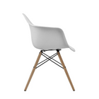 Nicer Furniture - fauteuil de style Eiffel avec pieds en bois naturel - blanc - paquet de 4-Sièges incurvés de forme ergonomique et confortables - Idéal pour la maison, le bureau, les crèches, les fêtes, les banquets, les bars et les cafés.