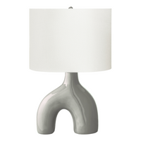 Monarch Specialties - Luminaire - 25 po H Lampe De Table - Céramique Gris - Abat-Jour Ivoire / Crème - Contemporain - Moderne-Lampe de table contemporaine et élégante de 25 pouces, dotée d'une base unique à deux pieds en céramique gris clair, surmontée d'un abat-jour en tissu ivoire classique et d'un embout rond en métal argenté