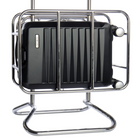 Samsonite - Quest-X Valise De Cabine Spinner Extensible - 21.5 po - Noir-Le panneau de séparation et les sangles croisées aident à fixer vos effets personnels