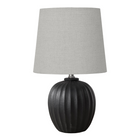 Monarch Specialties - Luminaire - 19 po H Lampe De Table - Résine Noire - Abat-Jour Gris - Transitionnel-Cette élégante lampe de table de 19 pouces de haut est dotée d'une base chic en résine noire et d'un abat-jour complémentaire en tissu gris idéal pour créer une ambiance chaleureuse et accueillante dans un salon, une chambre à coucher ou un bureau de style transitionnel