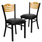 Chaise de restaurant de la série HERCULES en métal noir avec dossier à lattes - dossier en bois naturel et siège en vinyle noir-Conception de dossier à lattes en bois naturel