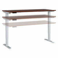 Bureau assis-debout à hauteur réglable 72 po x 30 po Move 40 Series de Bush Business Furniture - cerisier Hansen/gris métallique-Le bureau assis-debout électrique à hauteur réglable est doté d’un piètement motorisé et d’un plateau 72L x 30P avec système de gestion des câbles intégré