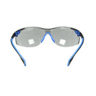 Lunettes de protection Solus 3M avec verres antibuée Scotchgard gris, S1102SGAF-Les travailleurs peuvent profiter d’une vision fiable et plus claire pendant plus longtemps, puisque le Revêtement antibuée Scotchgard ainsi que ses agents actifs sont liés aux verres